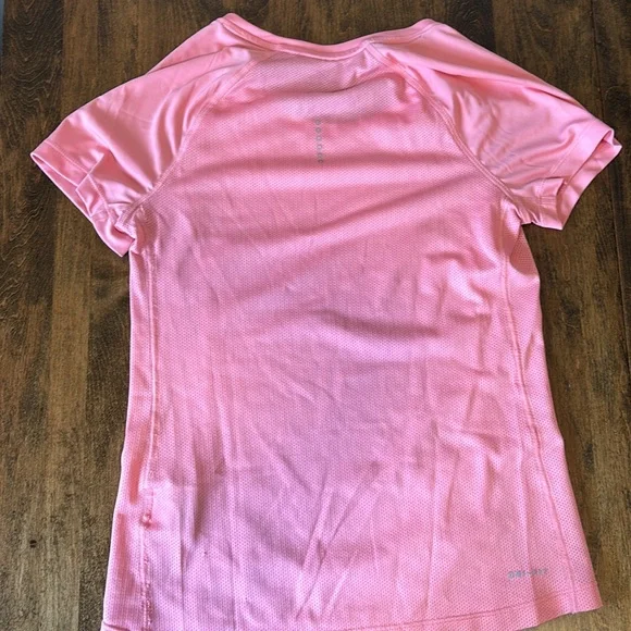 Nike dri-fit shirt. - Picture 7 of 9